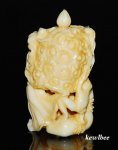 aeb0525 HAND CARVED HIPPO TUSK SNUFF BOTTLE FROG LOTUS