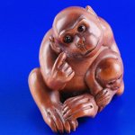Japanese Boxwood Wood Netsuke Carving Monkey Mum Baby #600