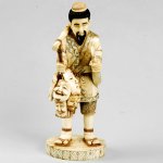 afc0063 Large Ox Bone Netsuke Carving Man Sell Mask Statue Display