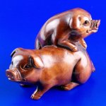 Japanese Carved Crafts Boxwood Wood Netsuke Carving Pig Mum Baby #946