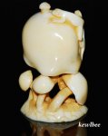 aeb0532 HAND CARVED HIPPO TUSK SNUFF BOTTLE FROG FUNGUS