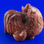 Japanese Carved Boxwood Wood Netsuke Carving Hen With Baby #629